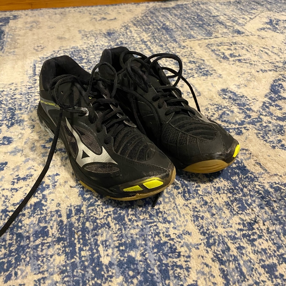 Mizuno volleyball shoes